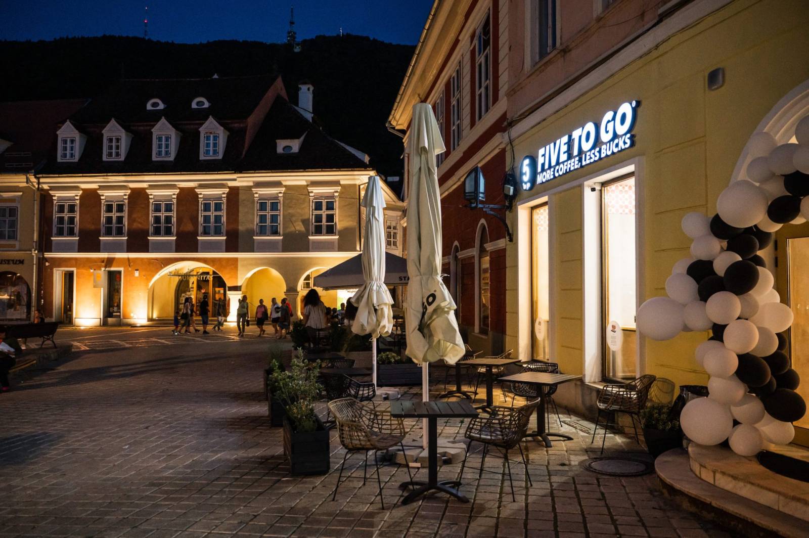 5 to go deschide un flagship store în Brașov