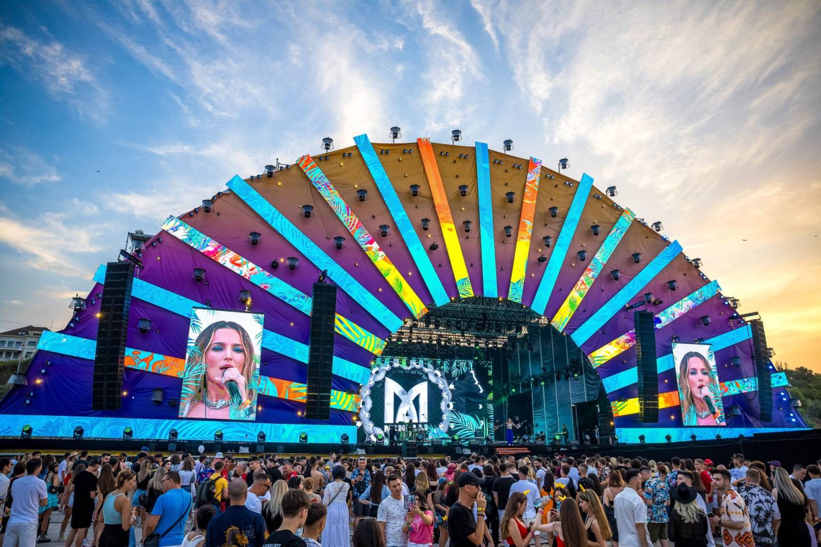 Peste 65.000 de fani în prima zi a festivalului Neversea 1 TBatEP2e