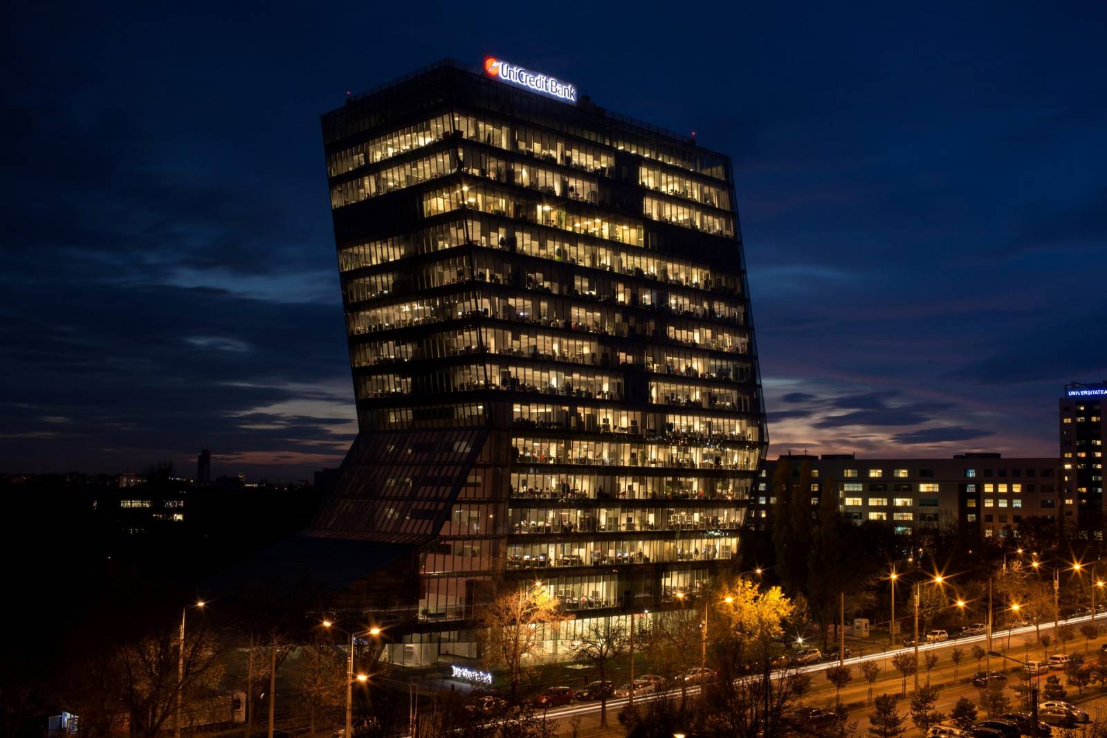 UniCredit achiziționează Alpha Bank. Va crea a treia bancă din România