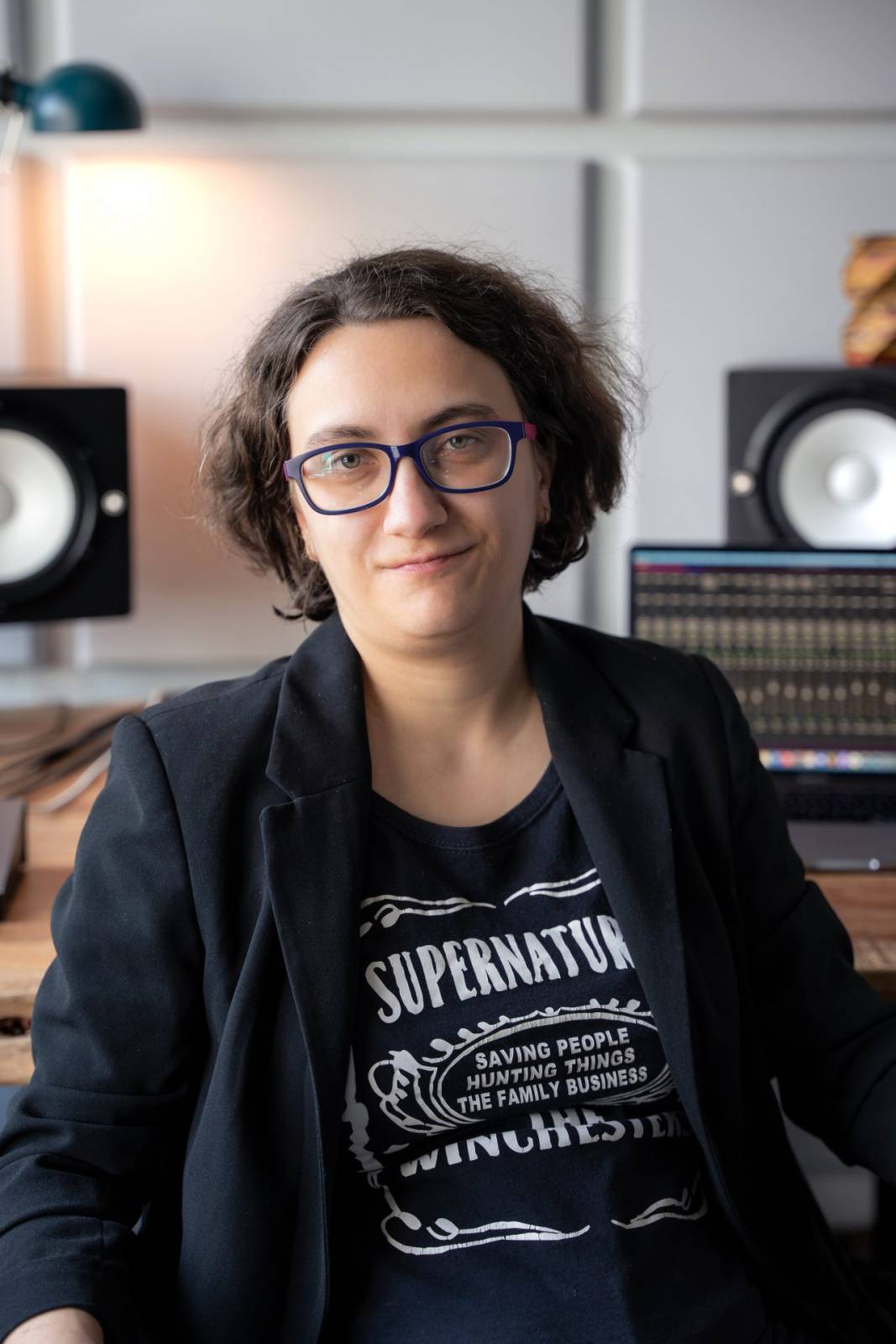 Pasiunea pentru muzică. Andra Vasile, de la voluntariat la producerea de hit-uri pentru topurile muzicale 1 Andra Vasile 2