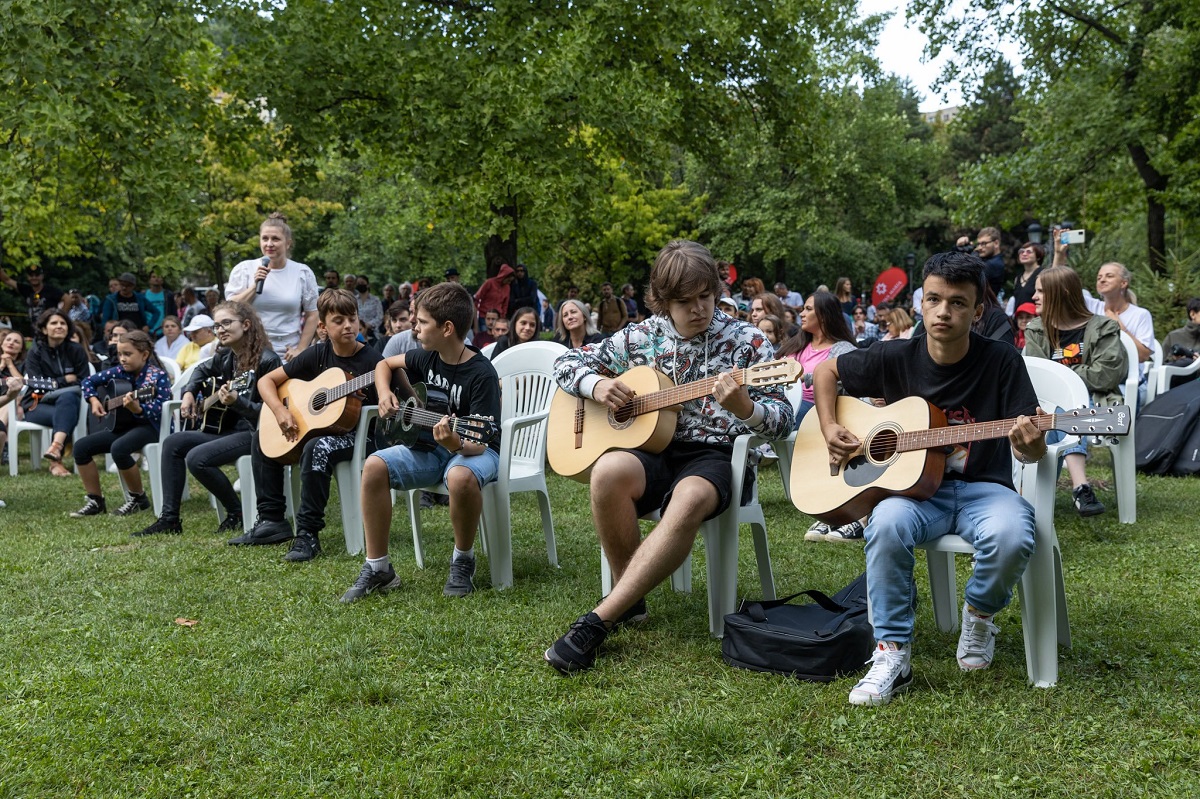 6 zile, 54 de evenimente, 5 scene și peste 100 de artiști din 9 țări la ediția din acest an Brașov J...