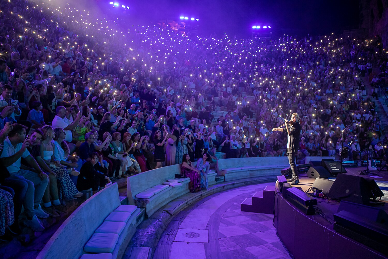 Violonistul David Garrett cântă vineri la Arenele Romane. Reguli de acces