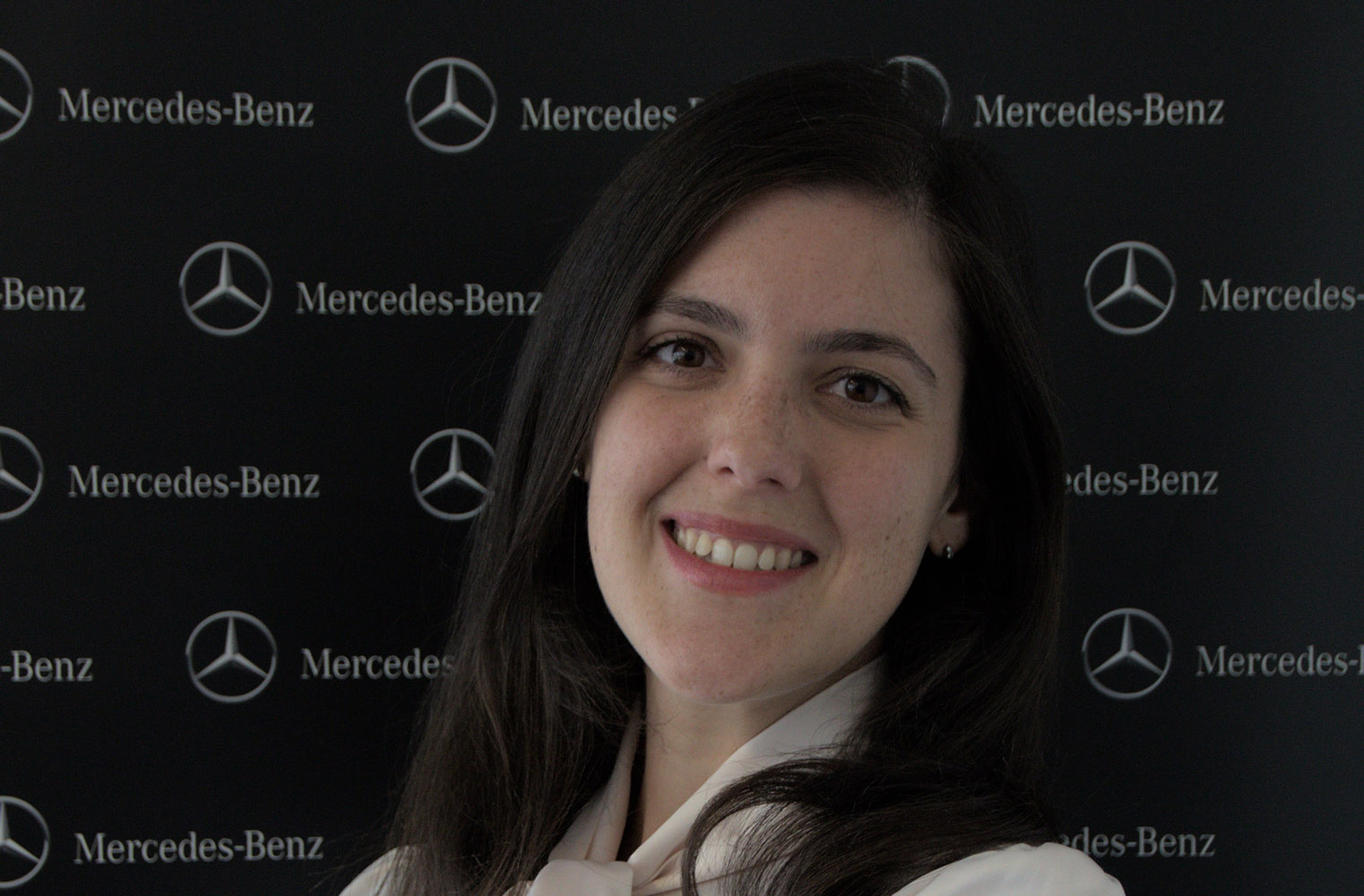 Natalie Thompson - Mercedes-Benz România