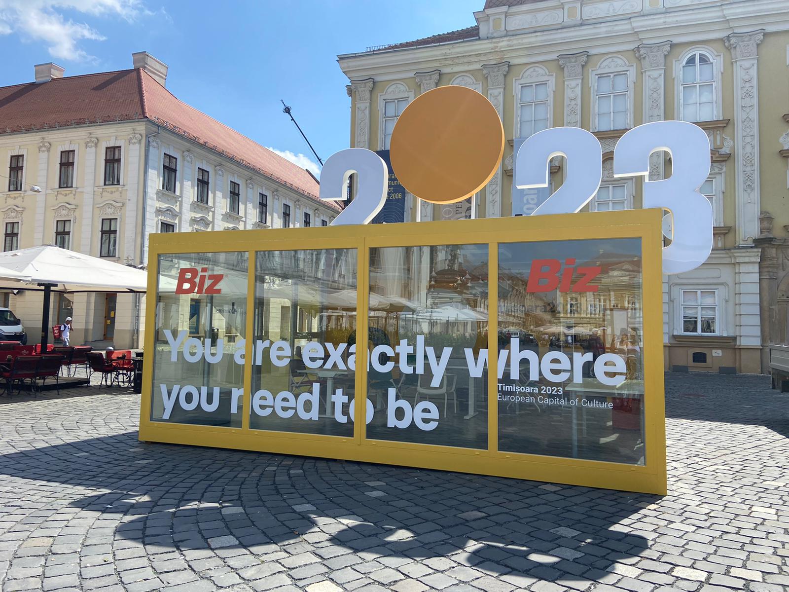 Redactia BizTimisoara in Piata Unirii din Timisoara