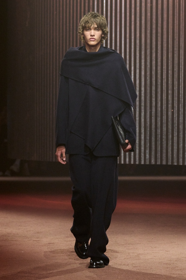 Cum arată colecția toamnă-iarnă a COS, prezentată recent la New York Fashion Week 1 1 2