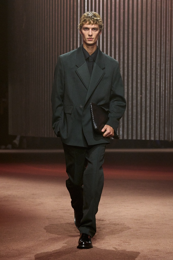 Cum arată colecția toamnă-iarnă a COS, prezentată recent la New York Fashion Week 10 10