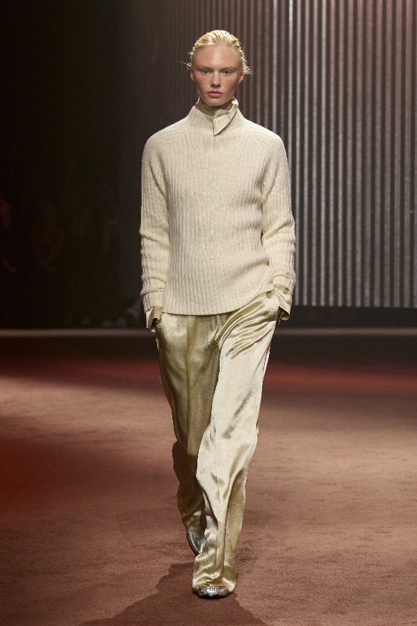 Cum arată colecția toamnă-iarnă a COS, prezentată recent la New York Fashion Week 11 12