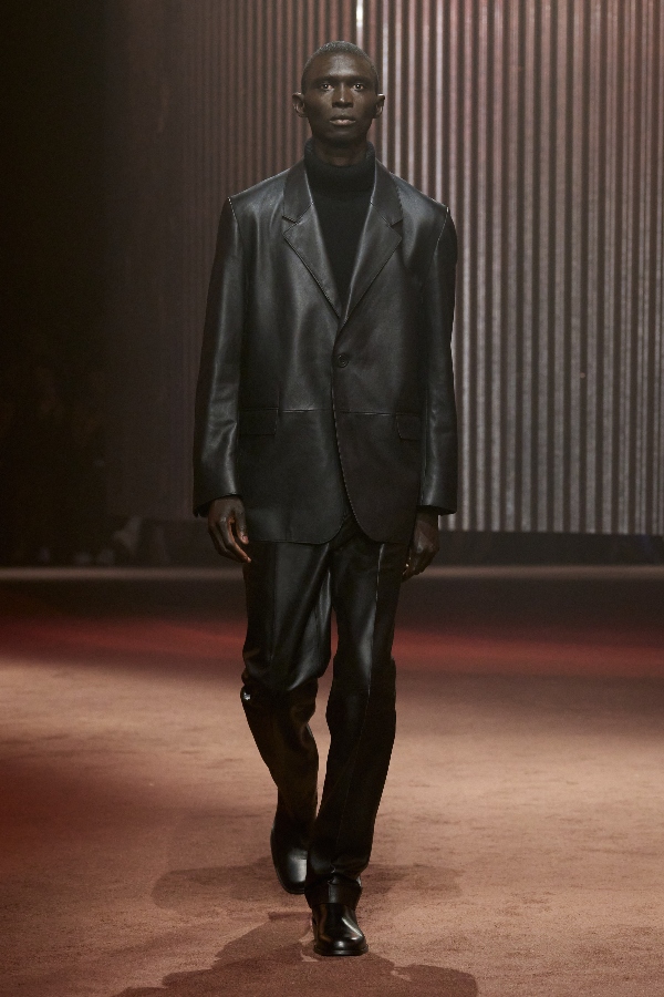 Cum arată colecția toamnă-iarnă a COS, prezentată recent la New York Fashion Week 3 3 1
