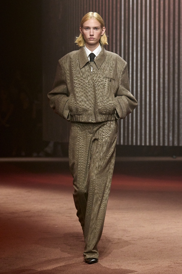 Cum arată colecția toamnă-iarnă a COS, prezentată recent la New York Fashion Week 4 4 2