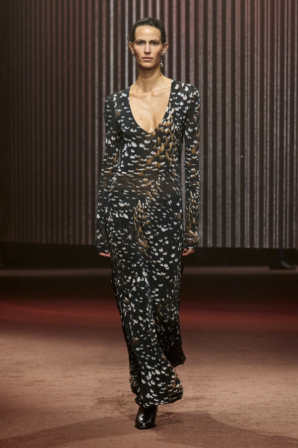 Cum arată colecția toamnă-iarnă a COS, prezentată recent la New York Fashion Week 5 5