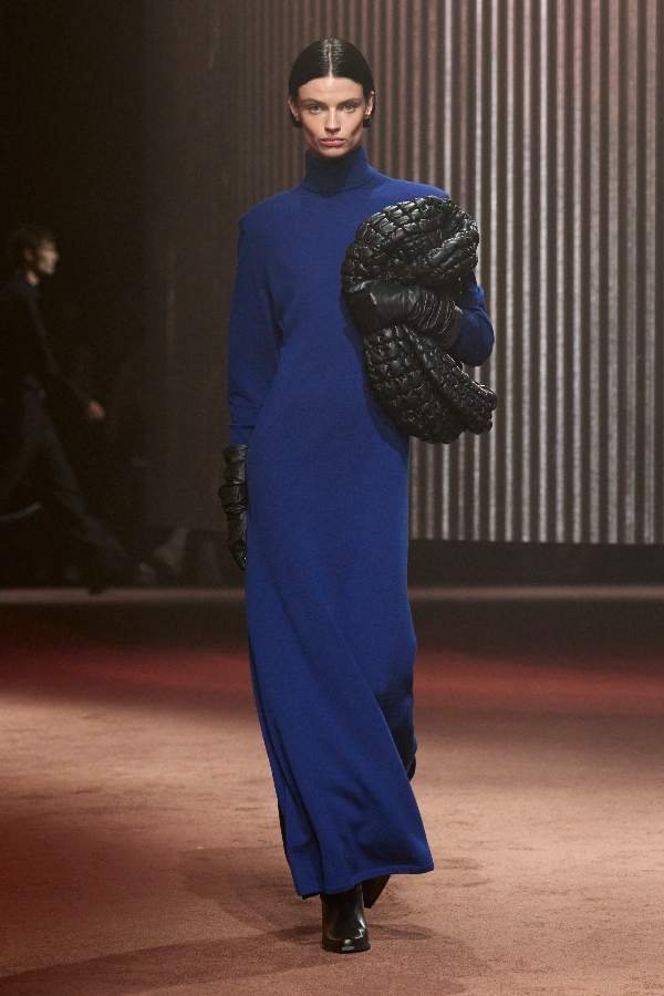 Cum arată colecția toamnă-iarnă a COS, prezentată recent la New York Fashion Week 8 8