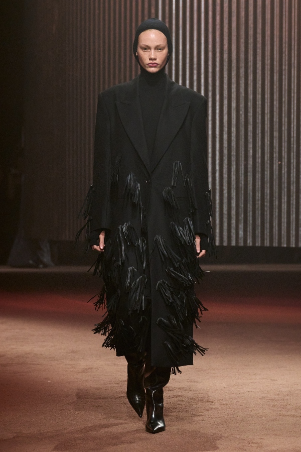 Cum arată colecția toamnă-iarnă a COS, prezentată recent la New York Fashion Week 9 9