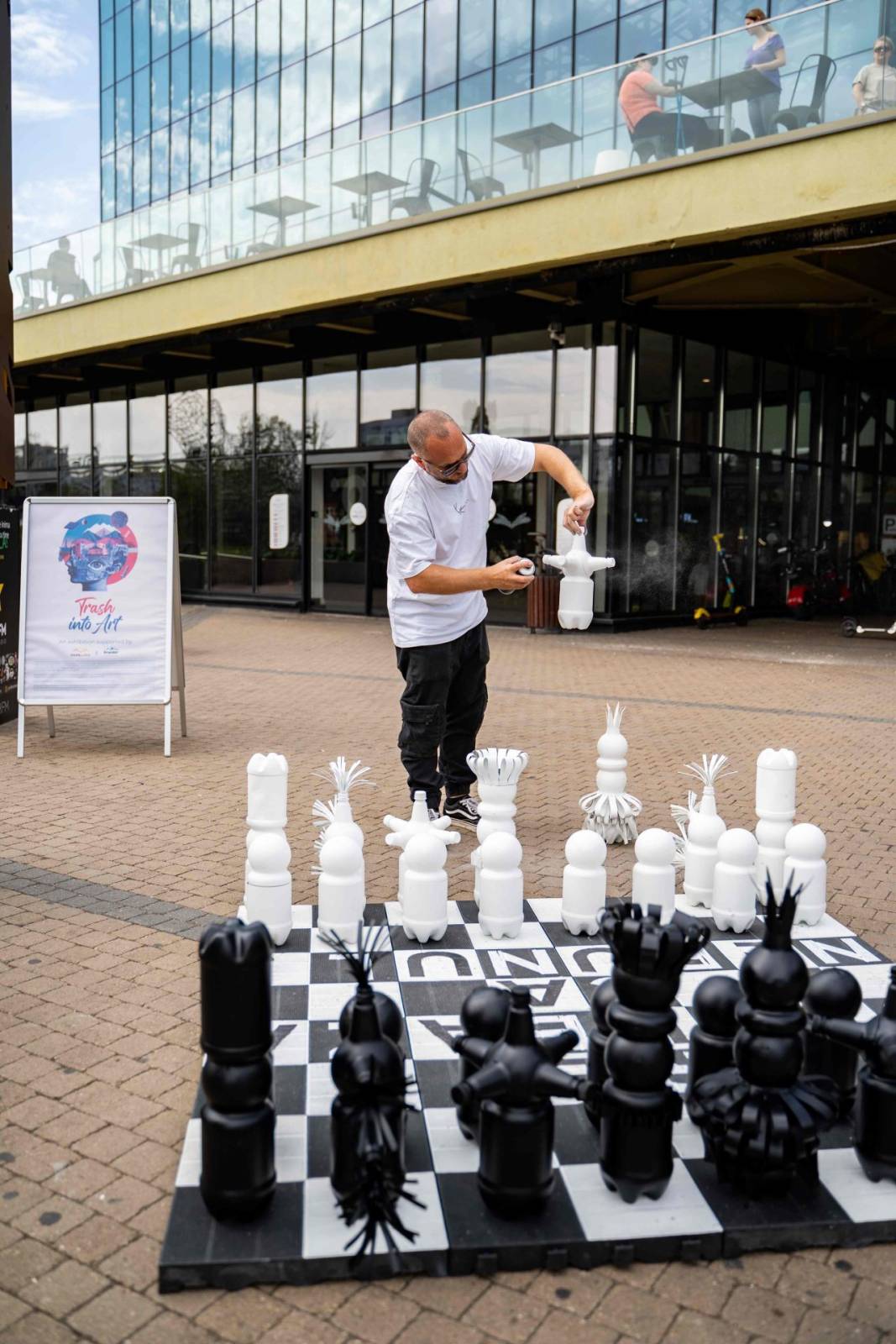 Transforma Trash into Art alaturi de Bergenbier ParkLake Gabriel Constantinescu 3