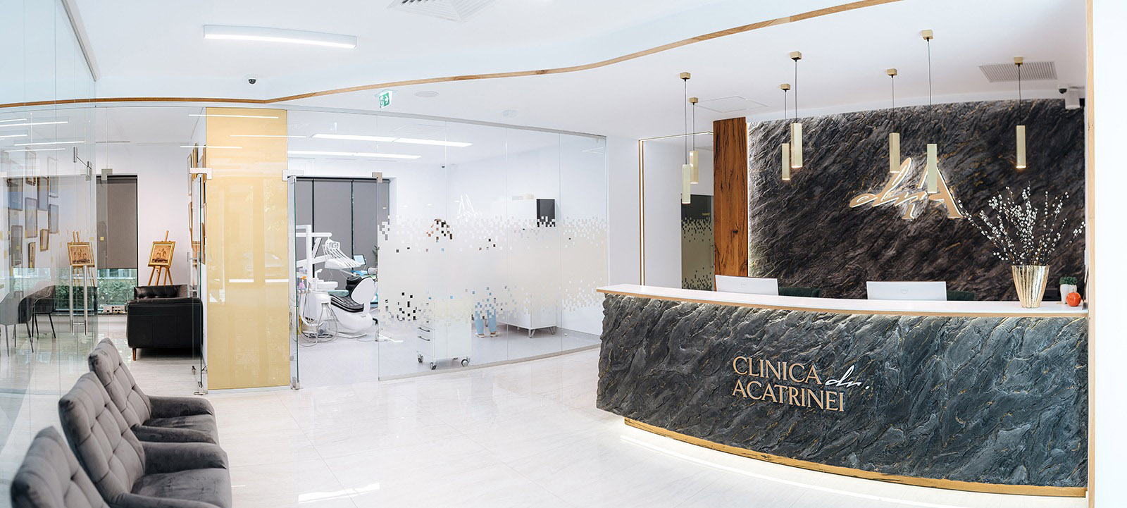 Clinica stomatologică Dr. Acatrinei, transformată printr-o investiție de 5,4 mil. lei 1 Clinica Dr Acatrinei Iasi interior