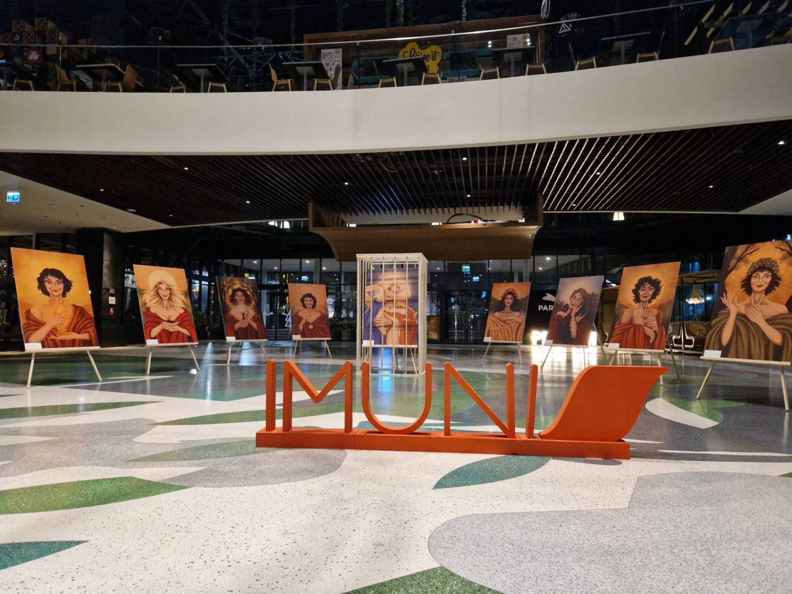 „ELIBERARE” - prima expoziție de ilustrații realizate după poveștile a 15 femei diagnosticate cu cancer, nevoite să își ascundă diagnosticul