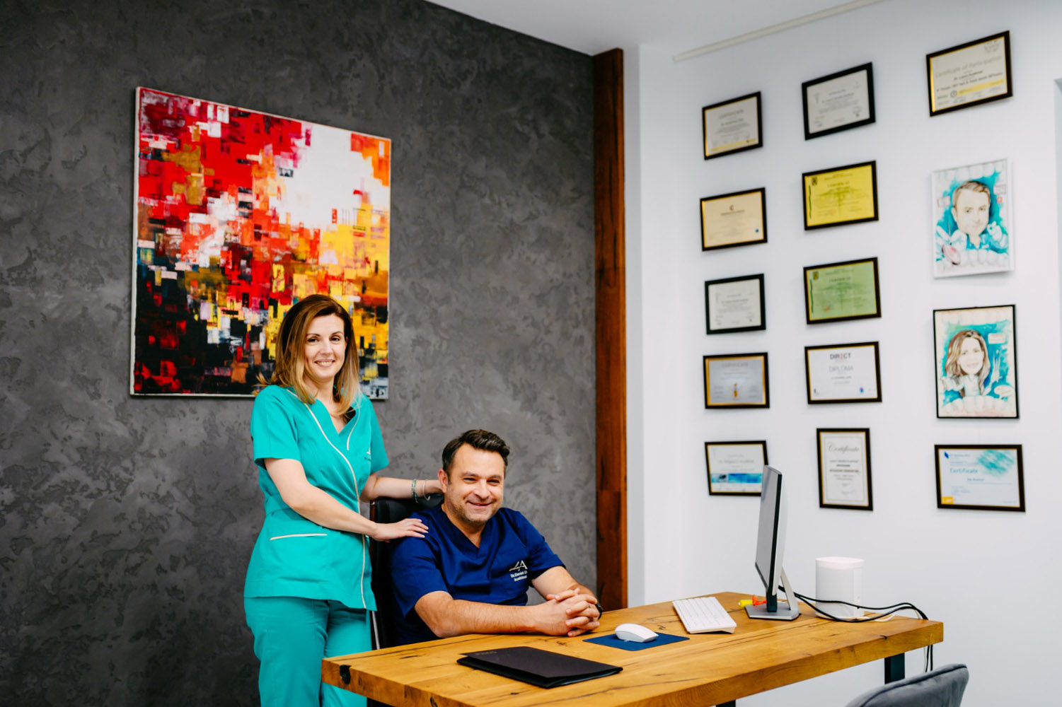 Clinica stomatologică Dr. Acatrinei, transformată printr-o investiție de 5,4 mil. lei 2 Laura Acatrinei si Dragos Acatrinei