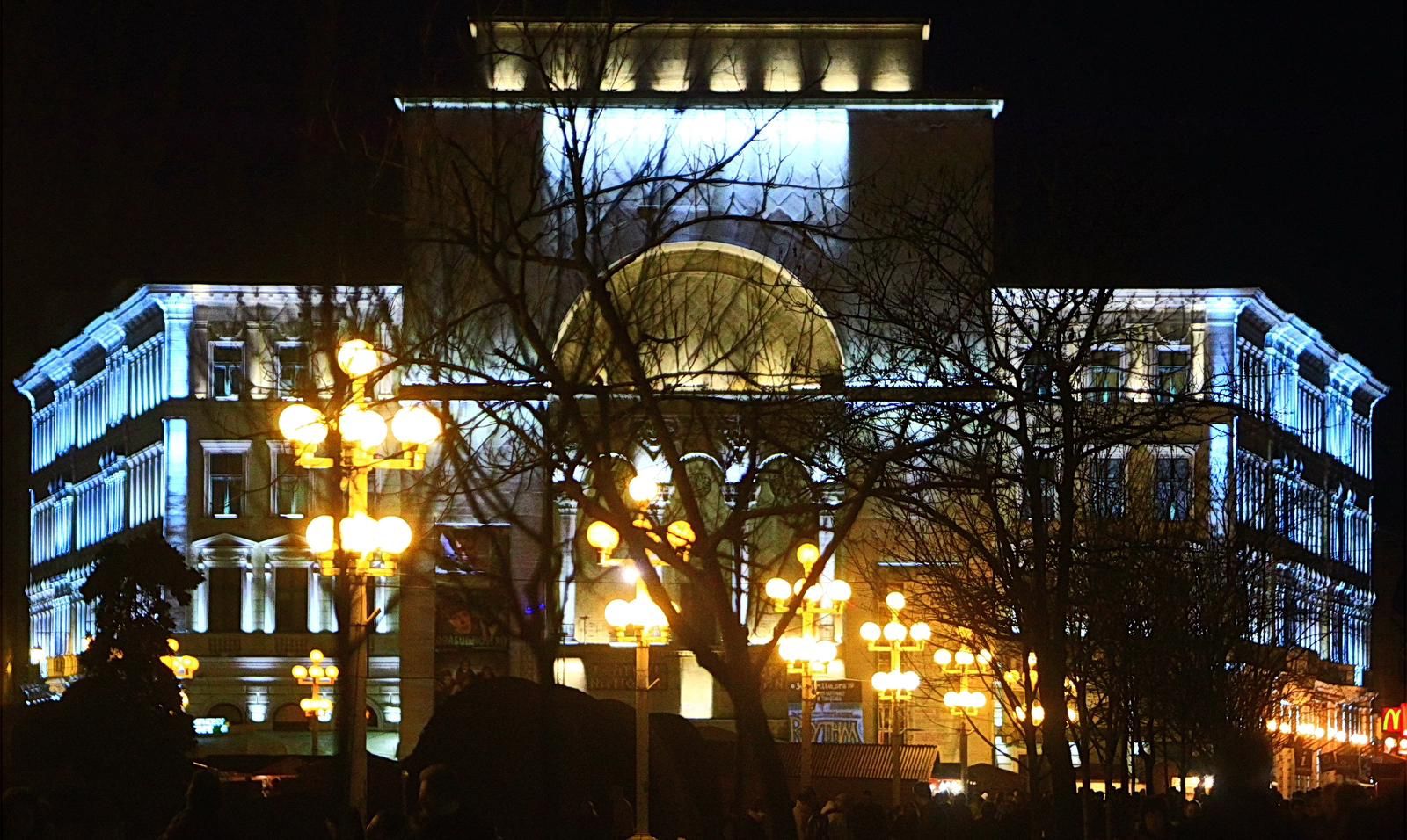 Duminică, fațada Teatrului Național din Timișoara se colorează turcoaz