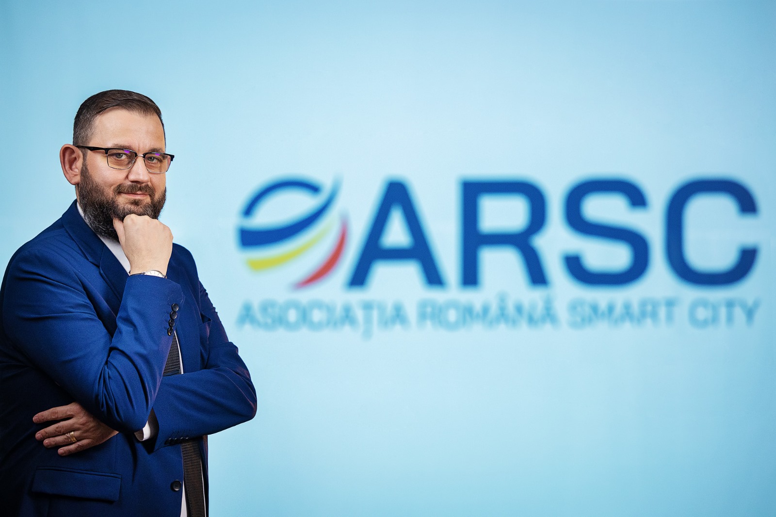 Cine este românul responsabil de dezvoltarea unui oraș al viitorului, de 500 de miliarde de dolari,...