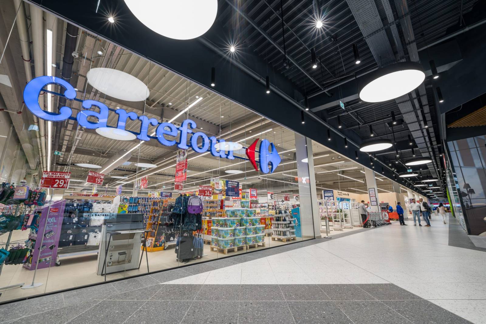 Carrefour începe procesul de integrare a magazinelor Cora din România