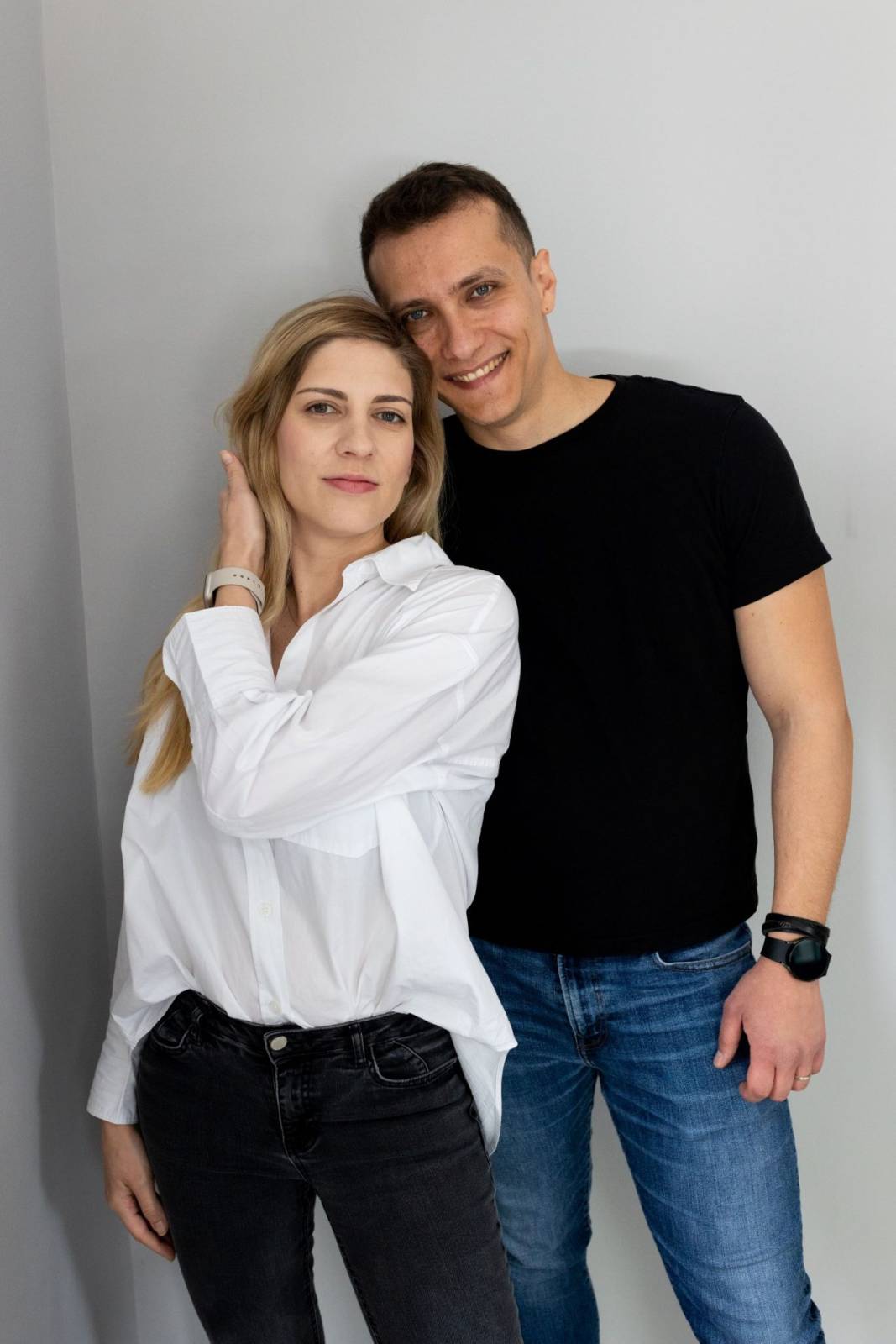 Laura Sardescu, Neakaisa.ro: Exploratorii universului sanitar 2 Laura si Vlad Sardescu fondatorii Neakaisa.ro