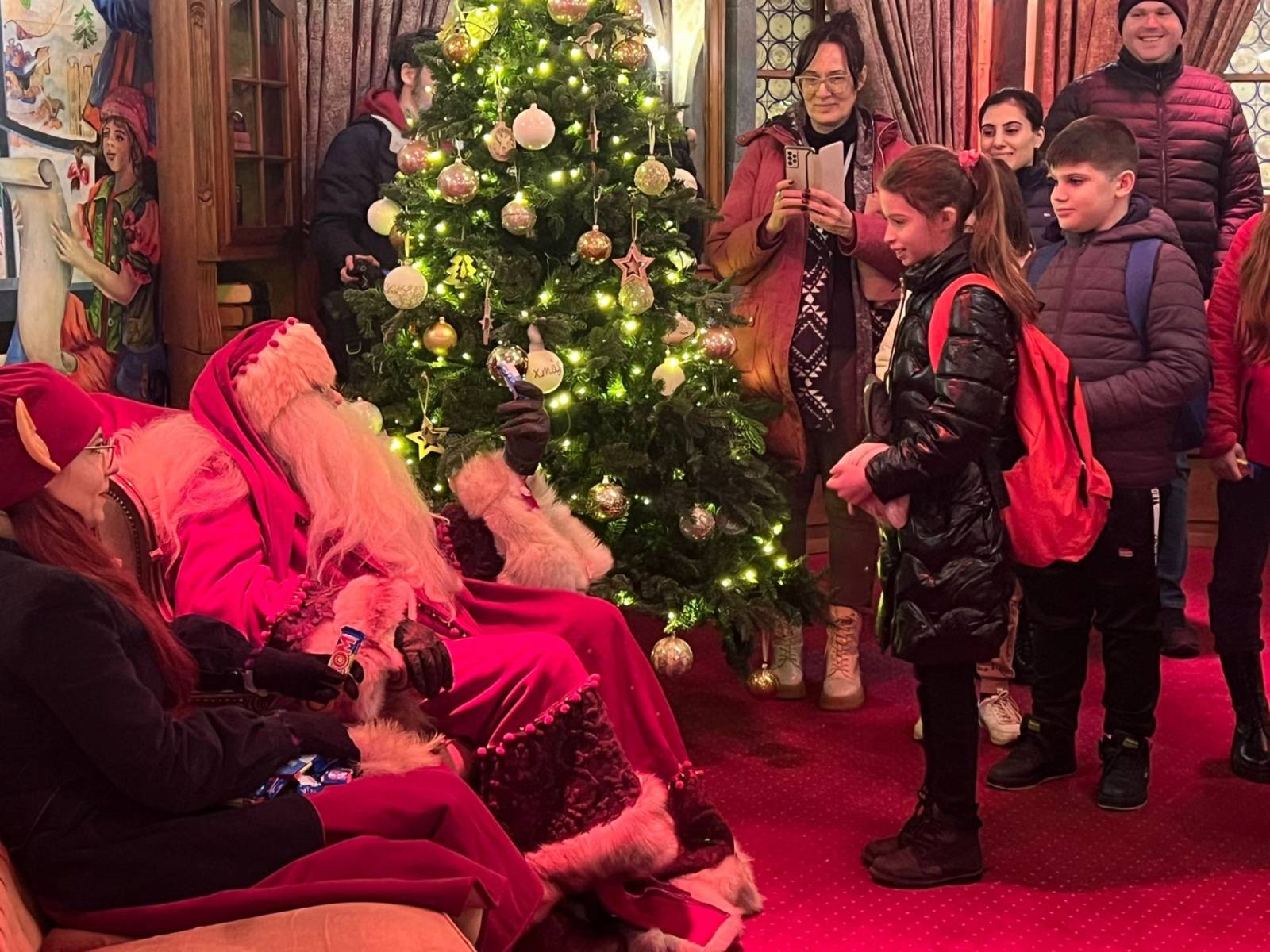 Social media întristează oamenii de sărbători. Alții se distrează mai mult