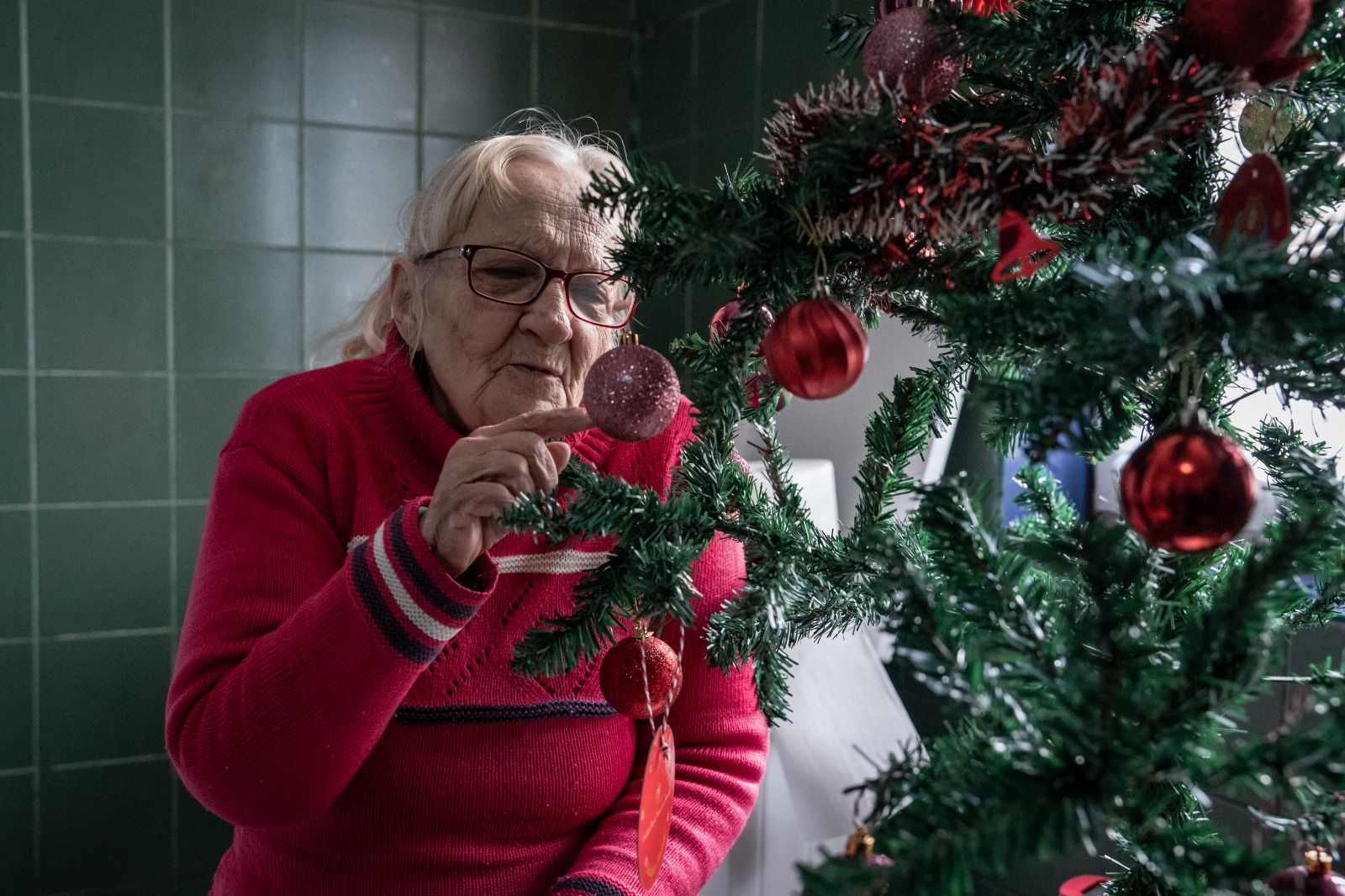 150 de vârstnici aflați în situații grele, ajutați de sărbători de Fundația Regală Margareta a Român...