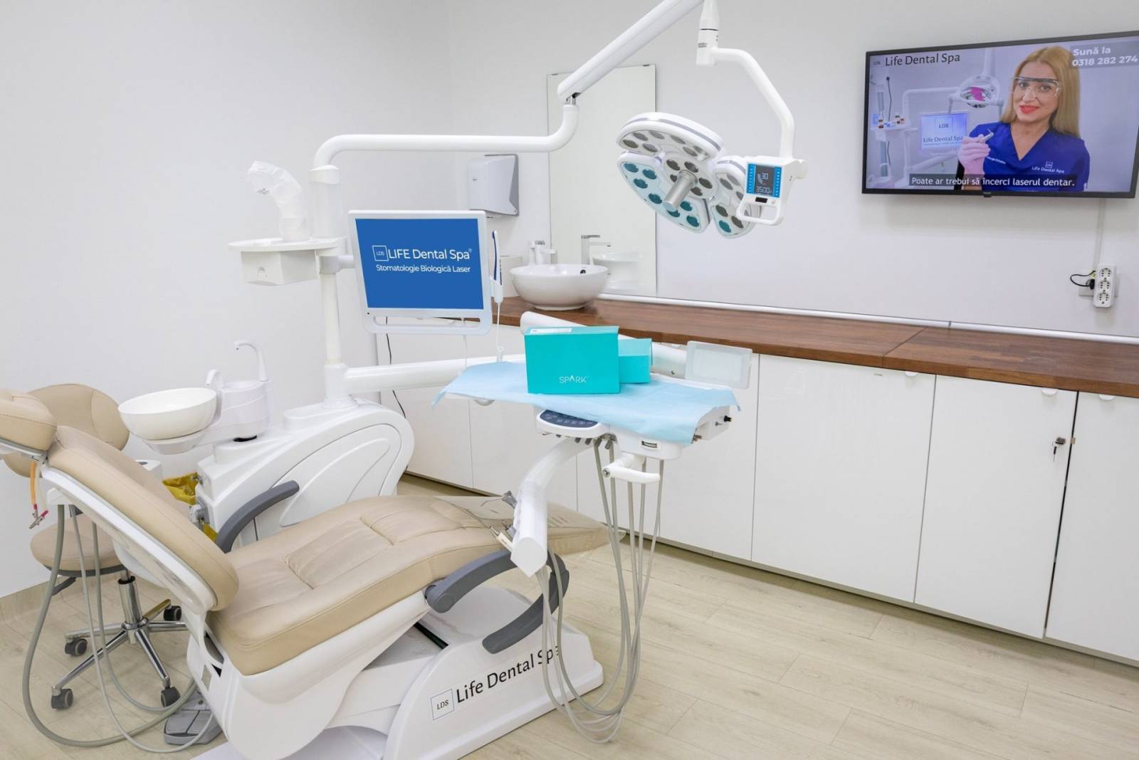 Cât alocă românii pentru tratamentele dentare