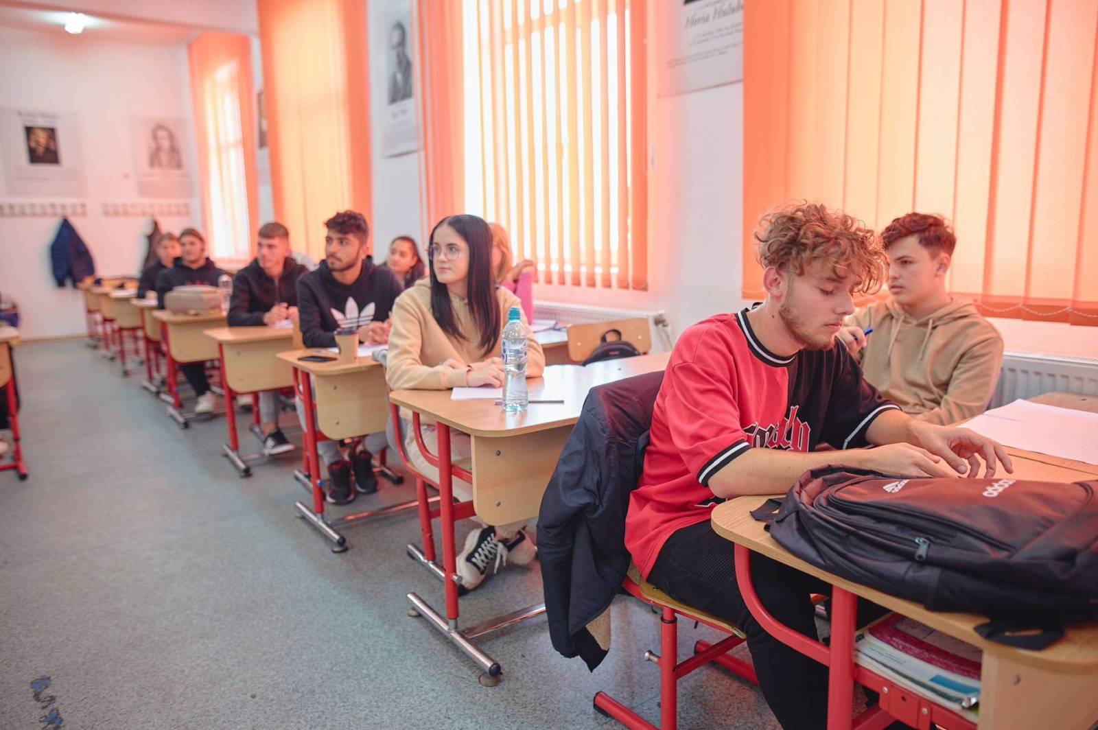 Elevii din mediul rural au de două ori mai multe șanse să nu ajungă la Bac