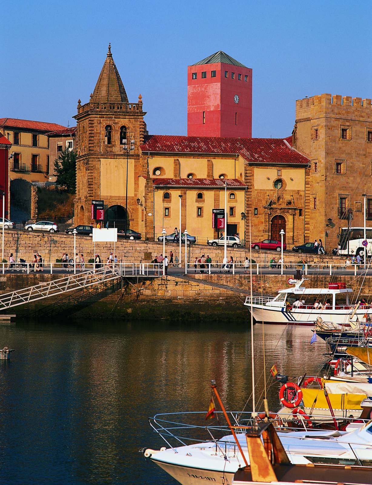 Spania, țara turismului 6 Puerto deportivo de Gijon ASTURIAS PRINCIPADO DE ASTURIAS