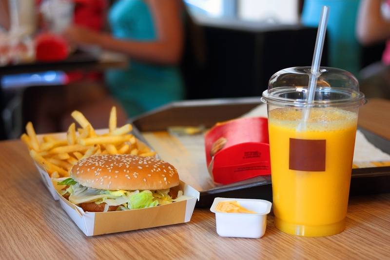 Industria alimentelor fast food trece printr-o „furtună economică”