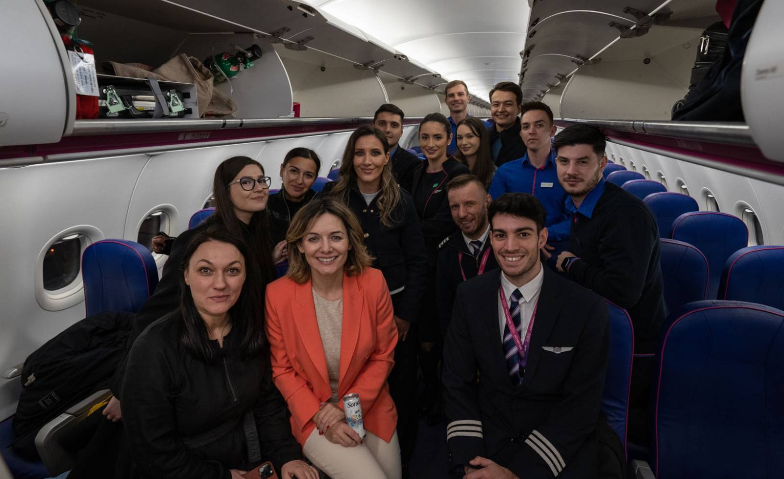 Dublă aniversare surpriză de Ziua Femeii, la înălțime și la sol cu Poftim Brânza Românească și Deschidem Vinul Românesc 3 Carrefour Wizz Air 8 Martie 4