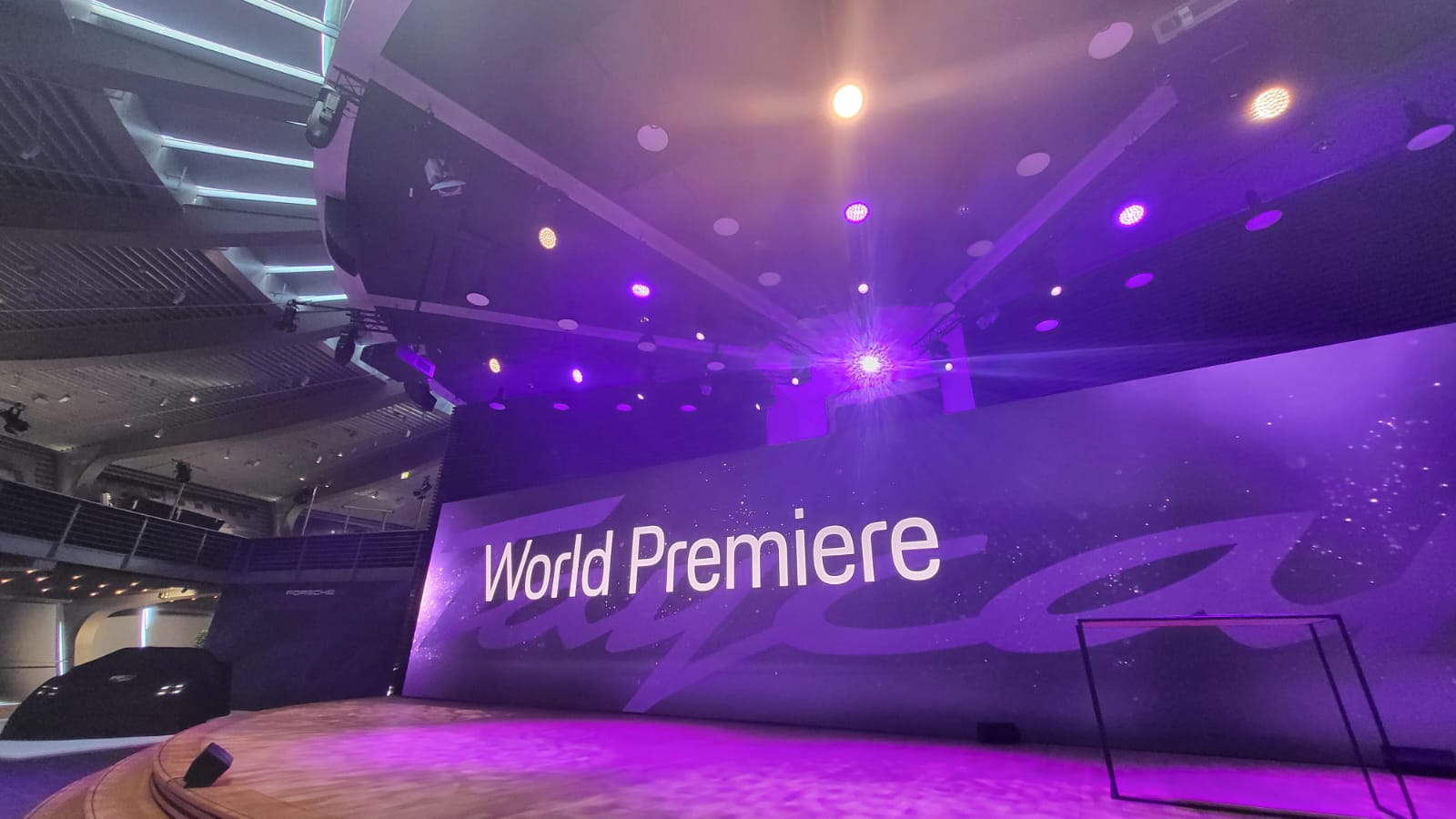 Biz urmărește, în exclusivitate pentru România, Porsche World Premiere: noul Taycan Turbo GT
