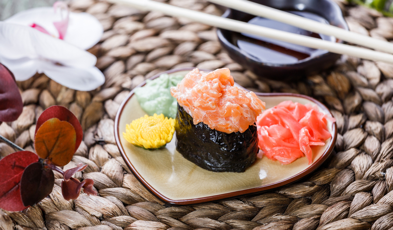Glovo: Românii sărbătoresc 8 martie cu flori și sushi