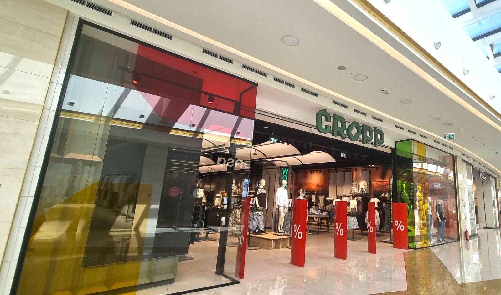 Cele mai noi concepte de magazine ale brandurilor internaționale CROPP și HOUSE se inaugurează astăz...
