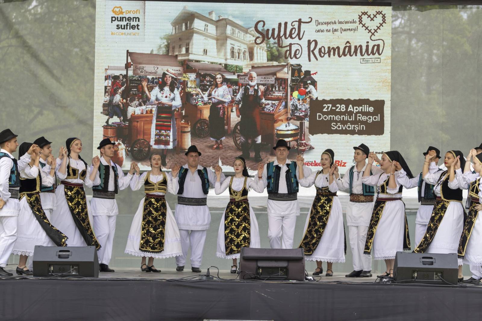 A doua ediție a Festivalului Suflet de România ne aduce aproape de tot ce ne face bine, pe Domeniul Regal de la Săvârșin 7 Dansuri populare la festivalul Suflet de Romania 2024