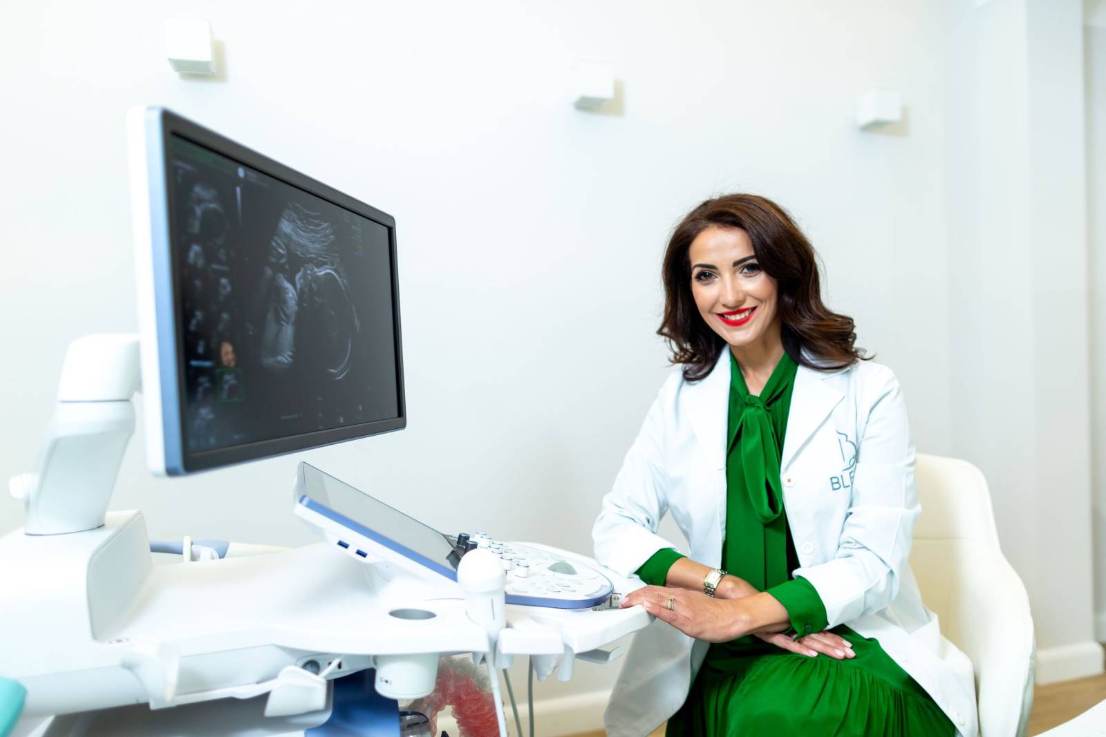 Clinica BLESS, specializată în medicină materno-fetală, și-a deschis porțile pentru viitoarele mămici 2 Dr. Ana Maria Vayna, medic primar obstetrică-ginecologie, specialist medicină materno-fetală și terapie fetală, doctor în științe medicale, Clinica BLESS.