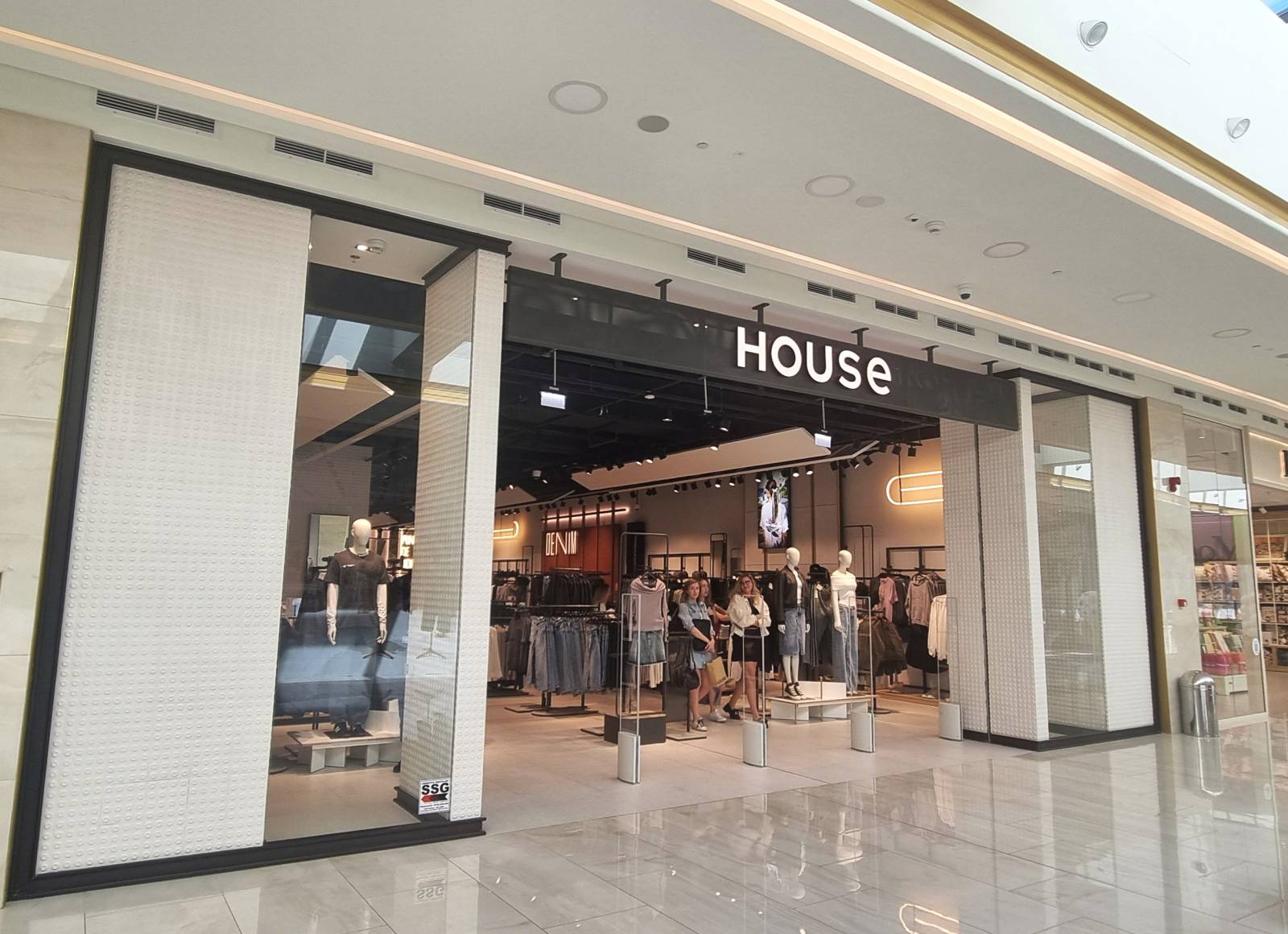 Cele mai noi concepte de magazine ale brandurilor internaționale CROPP și HOUSE se inaugurează astăzi în Colosseum Mall