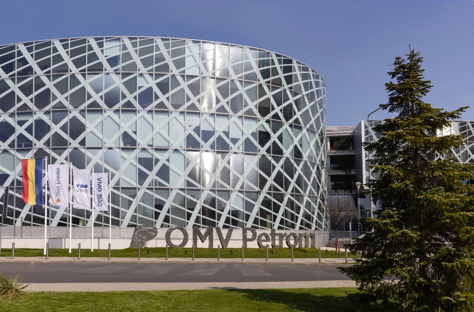 OMV Petrom va distribui dividende record în valoare de 2,6 mld. lei pentru anul 2023