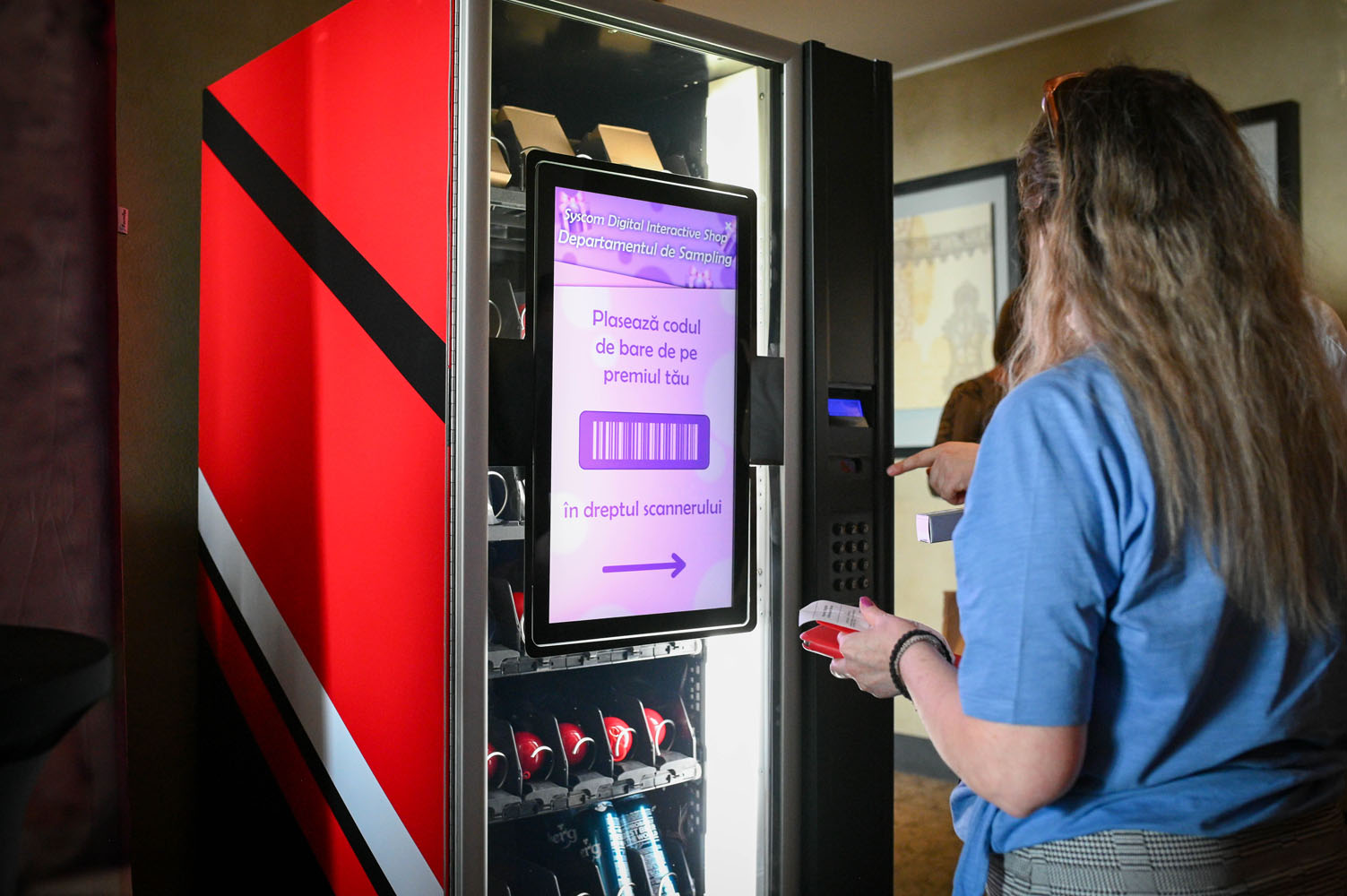 Inovație și sustenabilitate în retail: PromoMax – Promoterul Interactiv de la Syscom Digital 2 Syscom Digital Retail Revolution