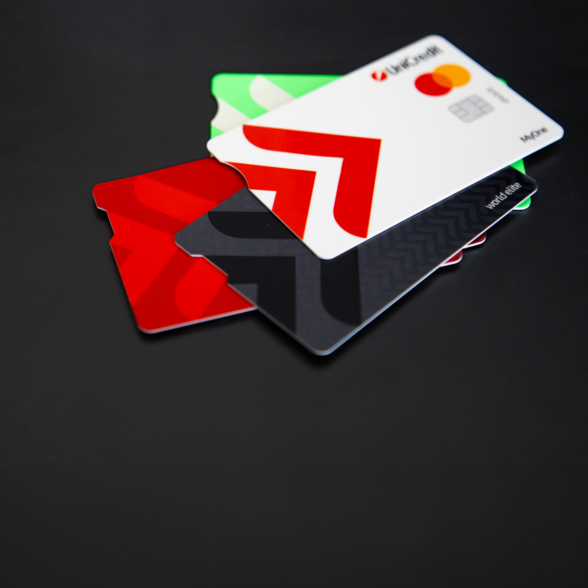 UniCredit trece la Mastercard Touch Card, cu funcții de accesibilitate pentru persoanele nevăzătoare