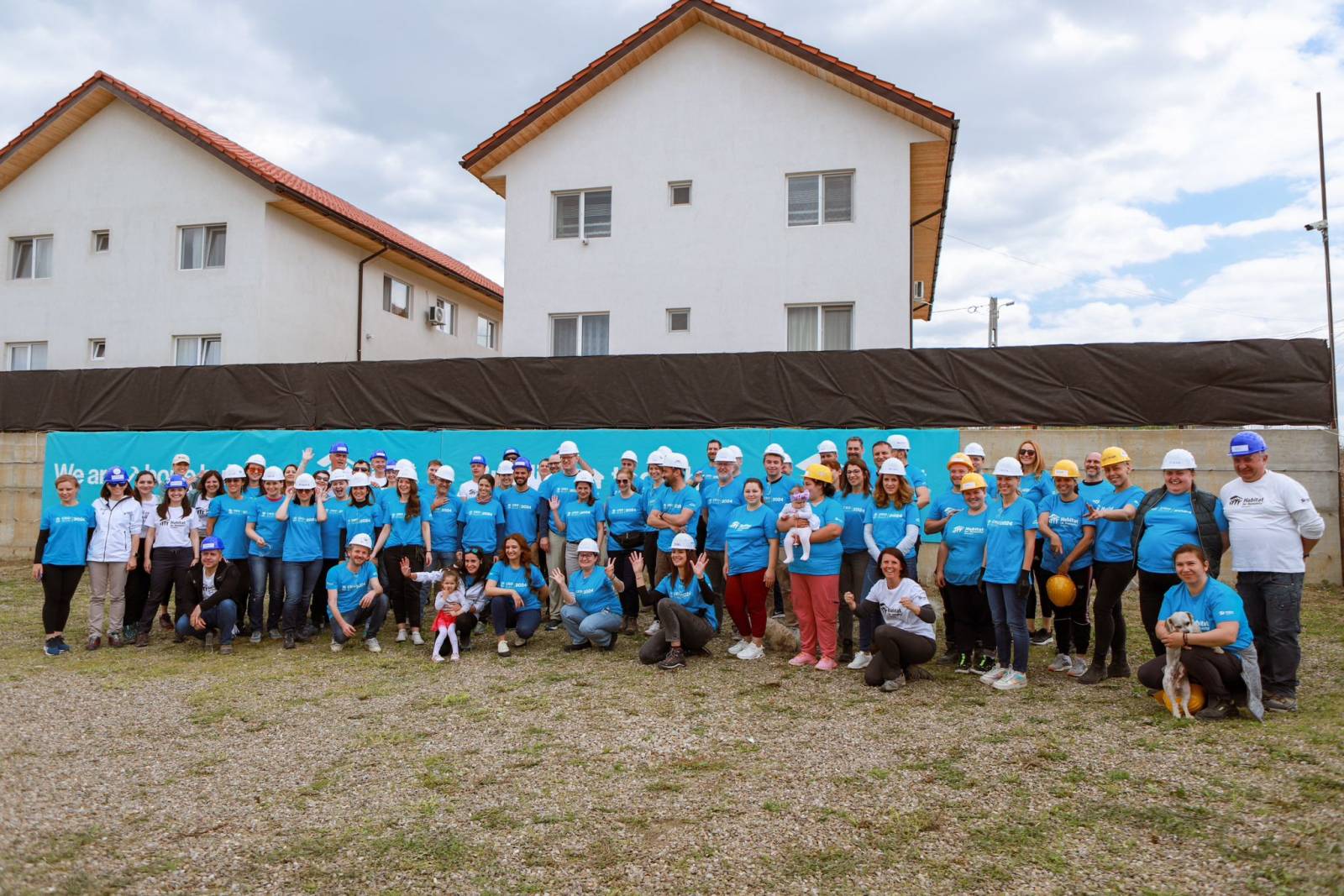 50 de lideri din business și societatea civilă au construit patru case în jud. Prahova