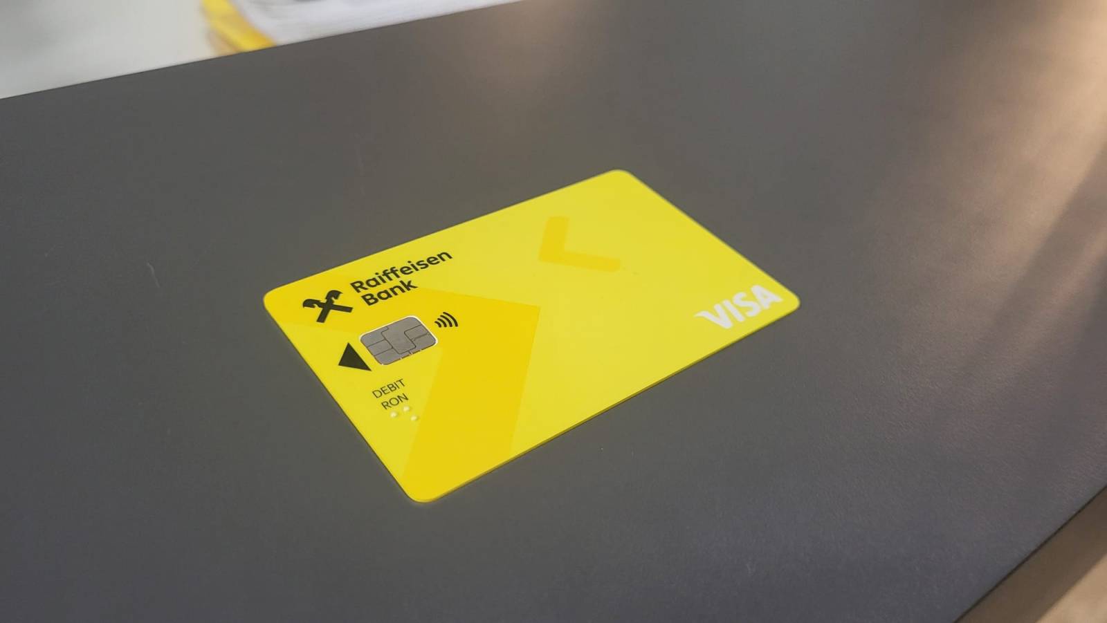 Cardul Raiffeisen Bank Romania care face bine