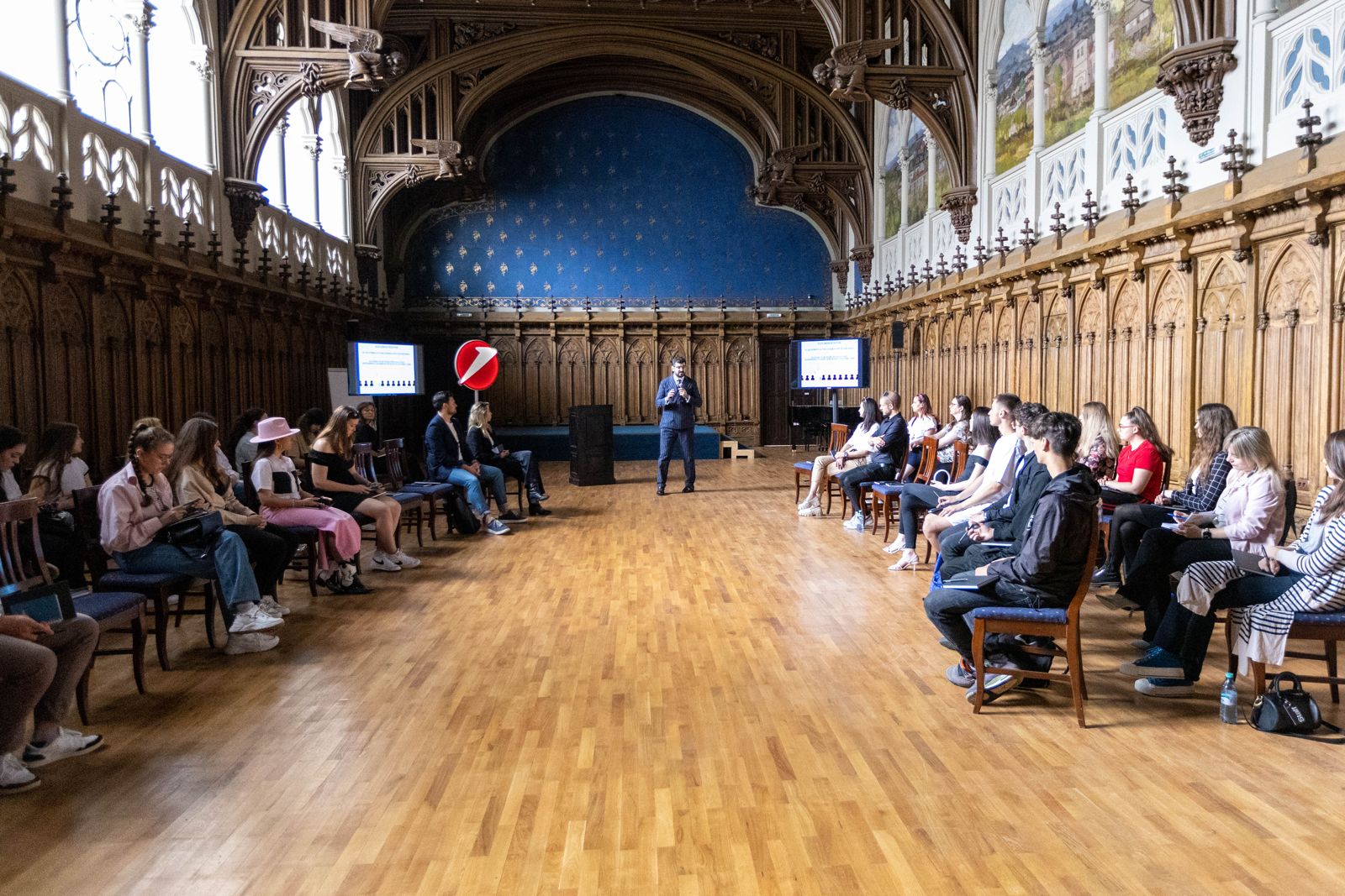 Hackatonul pentru studenți, UniCredit Fin Tech Hack, la Romanian Creative Week