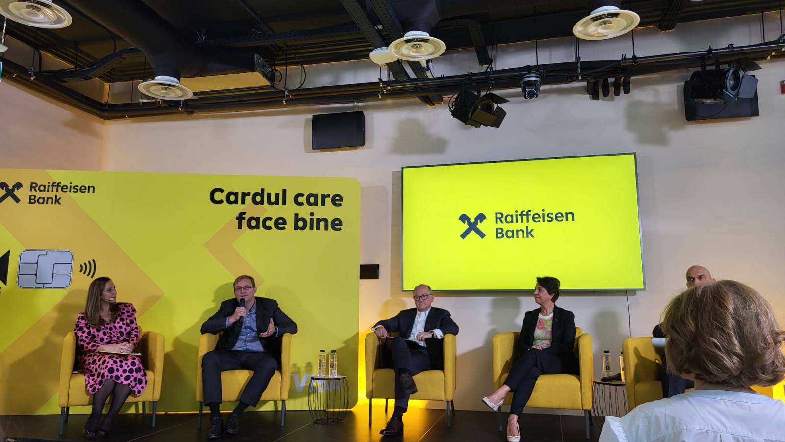 Raiffeisen Bank România trece pe Visa
