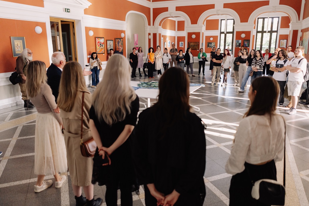 Fundația Pentru Comunitate organizează prima expoziție cu lucrările artiștilor susținuți prin progra...