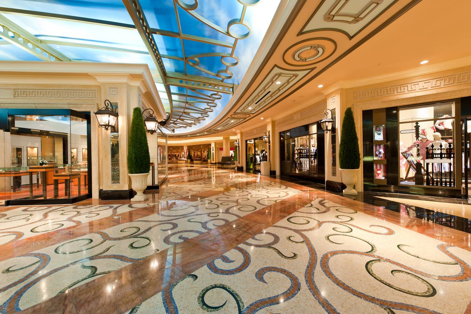 În România, piața de retail de lux se conturează timid