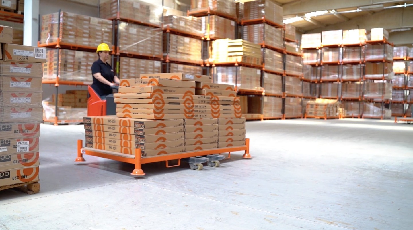 Adore Home vizează dublarea afacerilor în România și construcția unei fabrici de mobilă