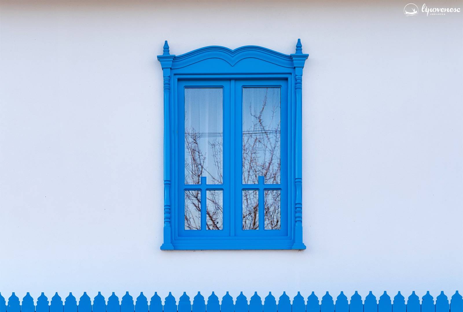 Fereastra cu motive traditionale specifice comunitatii lipovenesti. Fotografie realizata de Marian Sterea Asociatia Lipovenesc