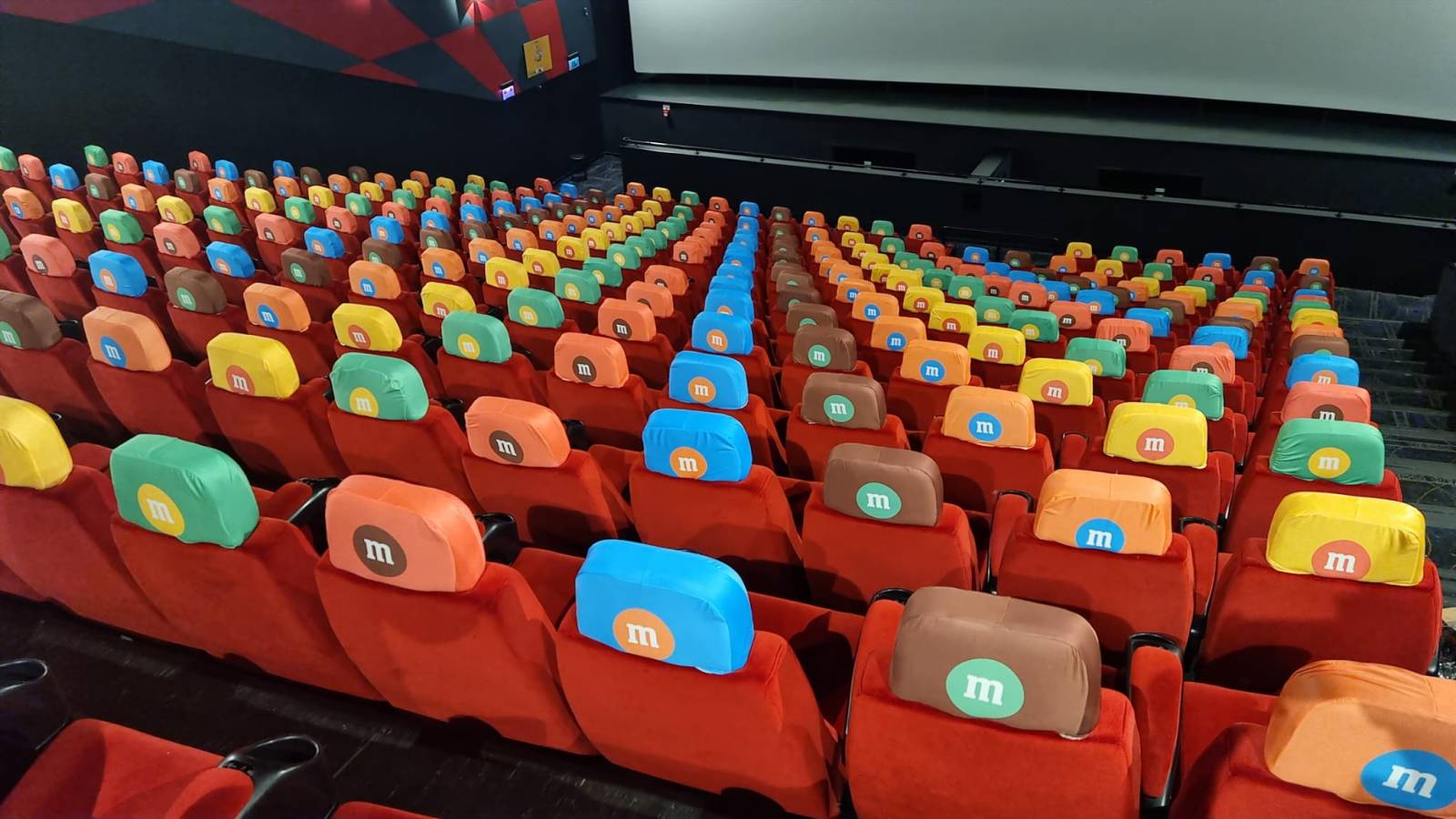 Proiect de branding M&M’s la Cinema City Cotroceni, semnat New Age Media