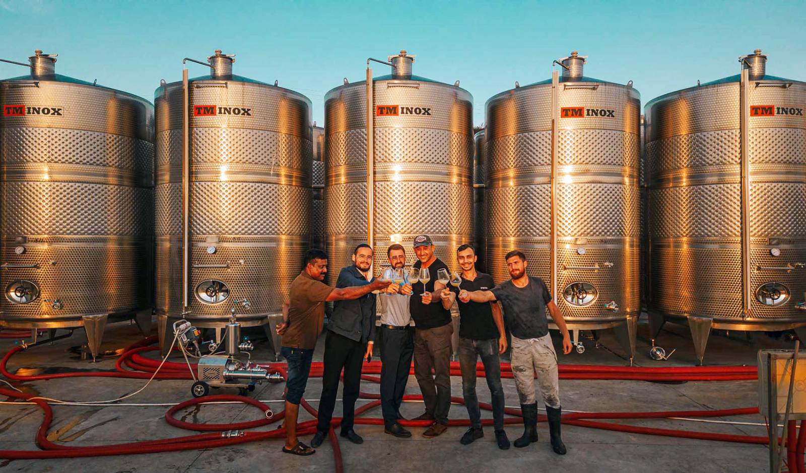 Strunga Winery câștigă la Decanter o medalie de aur cu Feteasca Neagră și două medalii de bronz 1 Strunga Winery echipa